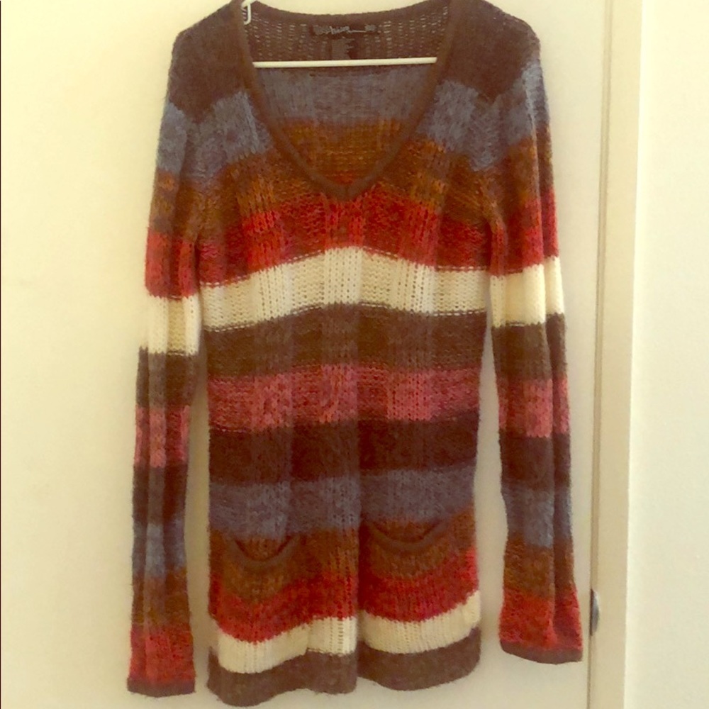 Long knitted v-neck sweater